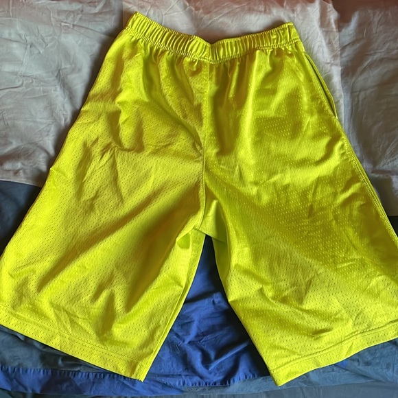 XL YOUTH. Jordan  lime-green basketball shorts haven’t been used once. - Picture 4 of 8